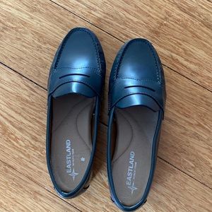 Navy blue penny loafer. WIDE 6.5